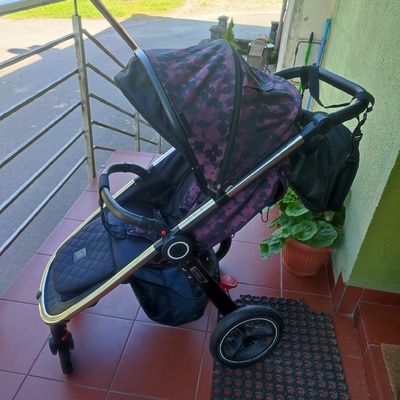 Elbląg Sprzedam wózek coletto joggy w dobrym stanie. Wózek świetnie sprawdza się w Terenie ma dużo pompowane koła.