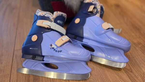 Elbląg Łyżwy dziecięce - z możliwością regulacji rozmiaru 
rozmiar 33-36
Stan bardzo dobry 
(mam do sprzedania 2