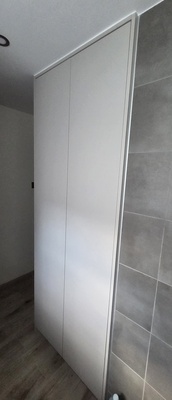 Elbląg Sprzedam szafę z zabudowy kuchennej.
Stan bardzo dobry.
Wymiary:
Szerokość 83cm, głębokość 36cm, wysokość