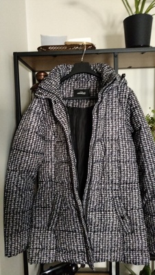 Elbląg KURTKA DZIEWCZĘCA Z ODPINANYM KAPTUREM  ŚCIAGACZE PRZY RĘKAWACH. ŚCIAGACZ W PASIE FIRMA TCHIBO  ROZ. S/M / 158