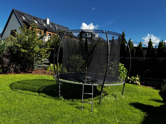 Elbląg Sprzedam trampolinę ogrodową 8ft - 250 cm. Kompletna, stan bardzo dobry. Cena do negocjacji.