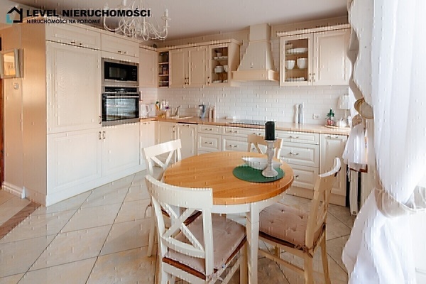 Elbląg LEVEL NIERUCHOMOŚCI&nbsp; &nbsp; Mieszkanie dwupoziomowe, czteropokojowe&nbsp; ul. Nitschmanna, Elbląg&nbsp;