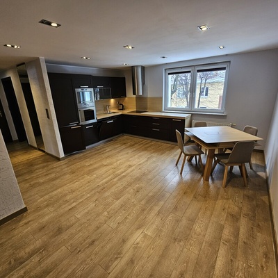 Elbląg DOM NIERUCHOMOŚCIOFERUJEMY NA SPRZEDAŻMIESZKANIE 4 POKOJOWEPow.61 m2BLISKO TARGOWISKO MIEJSKIEKUP MIESZKANIE