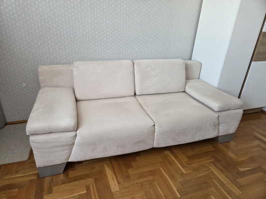 Elbląg Sprzedam kanapę rozkładaną z pojemnikiem na pościel, kolor ecru, długość 2,00m  stan b. dobry.