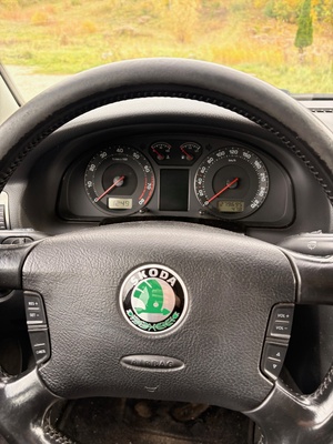 Elbląg Skoda Superb 2.8 I 193 Km I 2003r. I 280 000 tyś km. I ogłoszenie prywatne, auto w ciągłym użytku