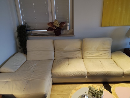 Elbląg Sprzedam sofę w skórze naturalnej, stan dobry. Szer. całkowita 295 cm, bez funkcji spania. Dwie części