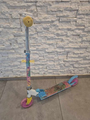 Elbląg Sprzedam hulajnogę motyw Stitch - kupiona w tamtym roku za 120 zł w Smyk. 
Normalne ślady użytkowania.