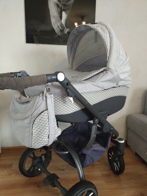 Elbląg Sprzedam wózek 3 w 1.
Cały zestaw jest czysty, opony są pompowane.
Kolor pasuje dla chłopców i dziewczynek.