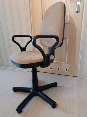 Elbląg Sprzedam używane biurkowe krzesło obrotowe GTP Profil firmy NOWY STYL. Jest to wersja stabilna na