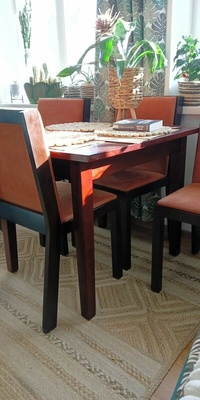 Elbląg Zestaw do salonu. Sprzedam stół rozkładany i cztery krzesła, cena 400 zł. Stan bardzo dobry. Okazja !!!