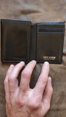 Elbląg Sprzedam portfel marki Steve Madden, wykonany z prawdziwej skóry (Genuine Leather). Portfel jest w stanie bardzo