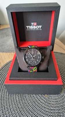 Elbląg Zegarek Tissot CHRONO XL SPECIAL EDITION ROGLIC 45mm. Doskonały wybór dla miłośników elegancji i precyzji.