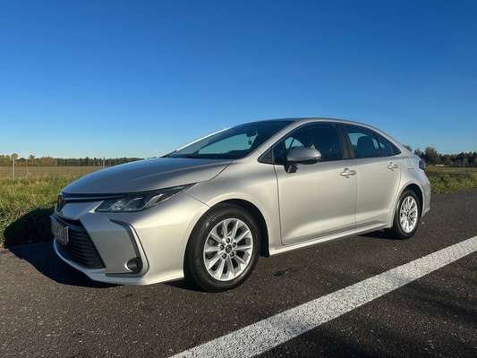 Elbląg Toyota Corolla 1.5 Comfort: stan idealny, zadbana, niski przebieg  