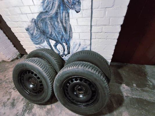 Elbląg Komplet 4szt. używanych opon zimowych Hankook 215/65R16 98H  z felgami  5x112