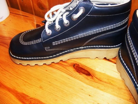 Elbląg sprzedam skórzane trzewiki 2razy ubrane całe ze skóry buty unisex okrągłe czubki buty całoroczne rom 40 kolor