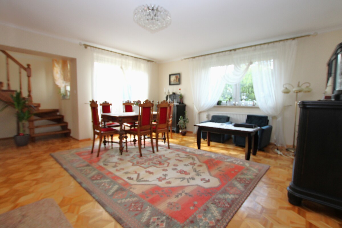 Elbląg NIERUCHOMOŚCI ANNA KRASZEWSKA Inwestycja w komfort i jakość: solidny wolnostojący dom z dużym garażem