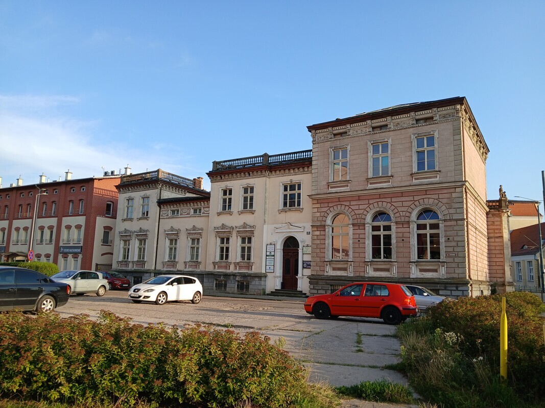 Elbląg klimatyczny lokal w zabytkowym pałacyku do wynajęcia trzy pomieszczenia biurowe o pow.67m²  *sala