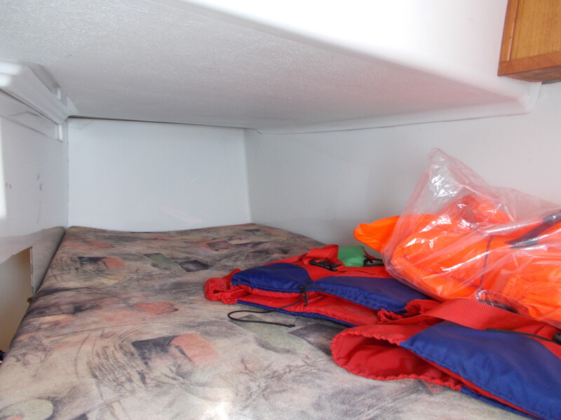 Elbląg SPORTINA 760 - Delphia Yacht - Stocznia Olecko; łódka posiada silnik stacjonarny Yanmar 1GM10 diesel, spalanie