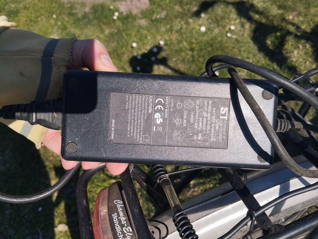 Elbląg Rower City Star ze wspomaganiem elektrycznym
Damka na dużych kołach
Zasilacz w komplecie
Bardzo wygodny
5