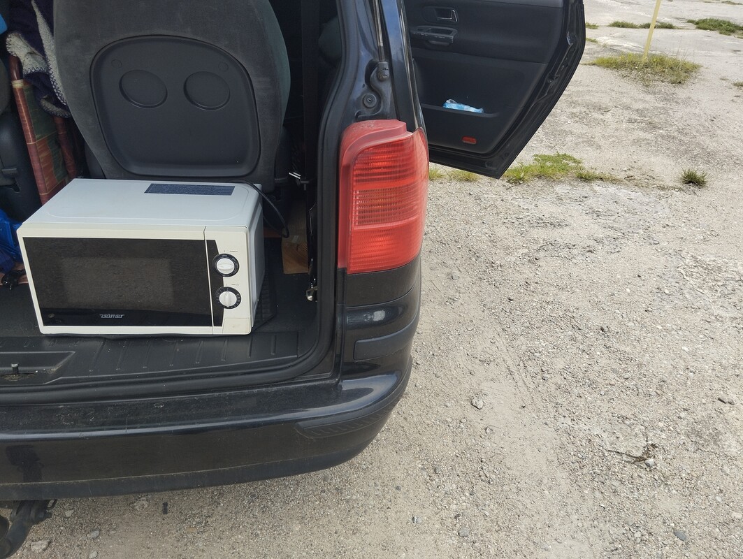 Elbląg 🎉 Okazja! Wersalka, stół drewniany, krzesła, półki na ścianę i dywan – wszystko w świetnym