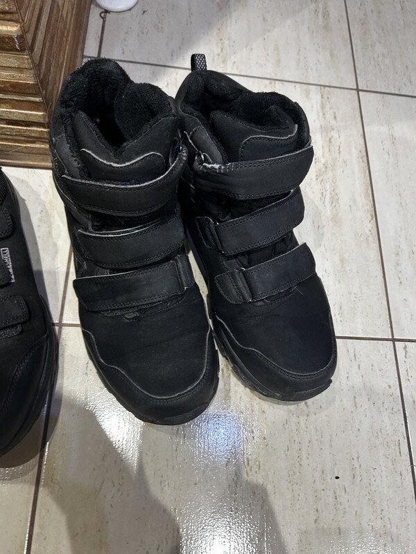 Elbląg Sprzedam buty zimowe ze zdjęcia w dobrym stanie rozmiar
Reebok rozmiar 44 a resztę to 43
Cena za sztukę