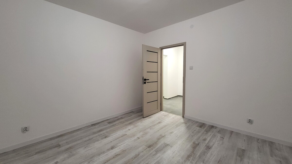 Elbląg KWADRAT NIERUCHOMOŚCI3 pokojeparterbalkonpo generalnym remoncieblok - media z miasta