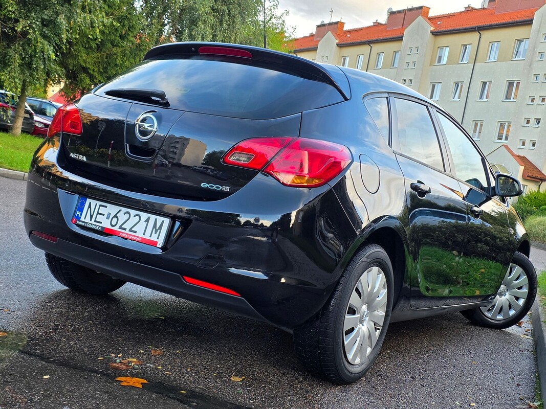 Elbląg Opel astra 1.4 benzynkaGrzana kierownica/fotele czujniki parkowania KlimatyzacjaZAREJESTROWANY2012