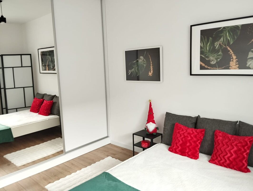 Elbląg 2 pokojowe mieszkanie z balkonem w nowoczesnym bloku z windą z naziemnym miejscem postojowym w cenie.