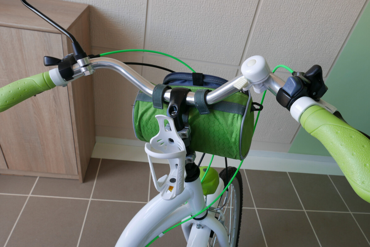 Elbląg Rower, koła 26 cali, prawie jak nowy. Ma tylko zamontowane używane siodełko.
Rama aluminiowa 17 cali