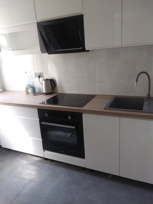 Elbląg Kawalerka 30m2 + piwnica 3,5m2 + Balkon z widokiem na parkos. Zawada, ul. WiejskaParter, wszystkie media z