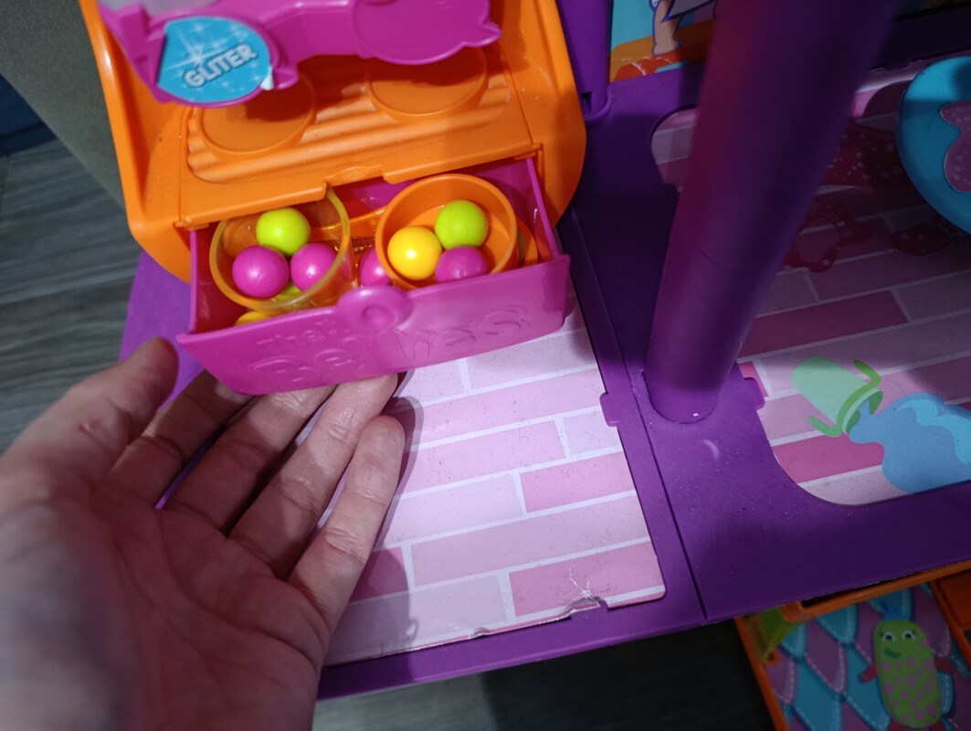 Elbląg Sprzedam duży domek wille the bellies
Stan bardzo dobry jedynie mała wada pokazana na zdjęciu. Kontakt sms