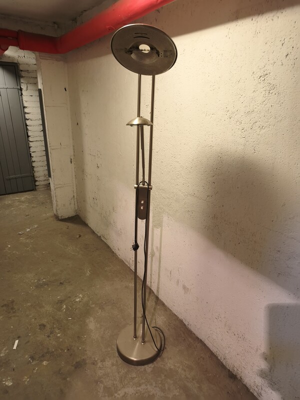 Elbląg Oddam za darmo lampy jak na zdjęciach. Drzwi -80,szafka wisząca 40 x 68- jak na zdjęciach. Możliwe odbiór