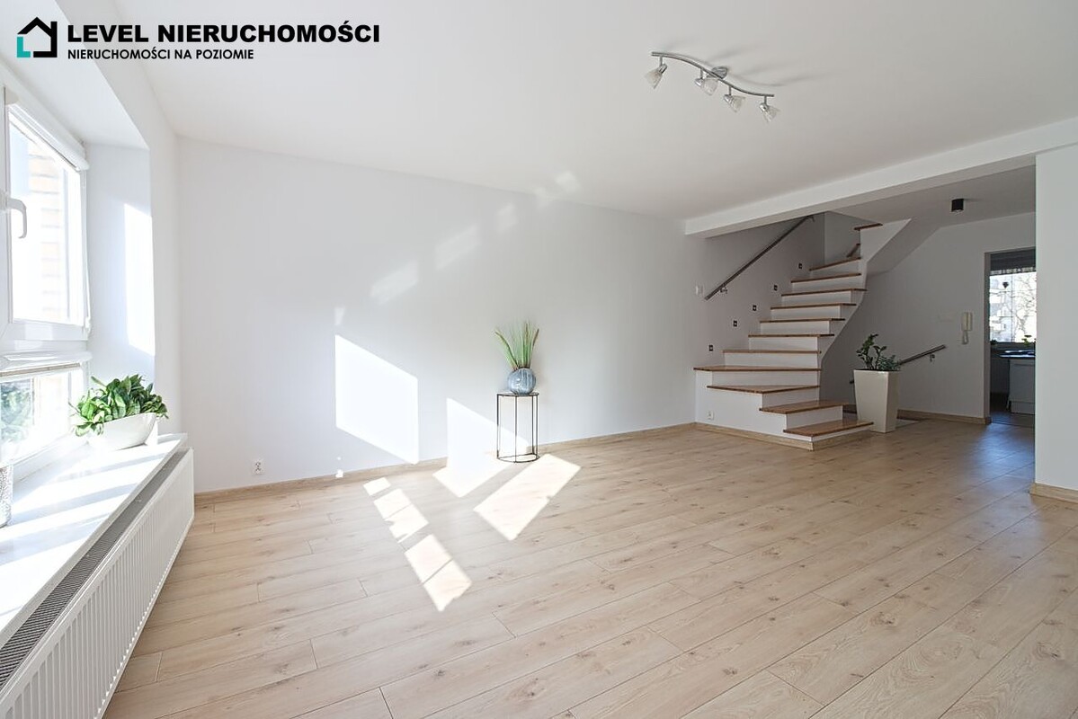 Elbląg LEVEL NIERUCHOMOŚCI Dwupoziomowe mieszkanie starówkaul. Stary Rynek NIERUCHOMOŚCI NA POZIOMIE