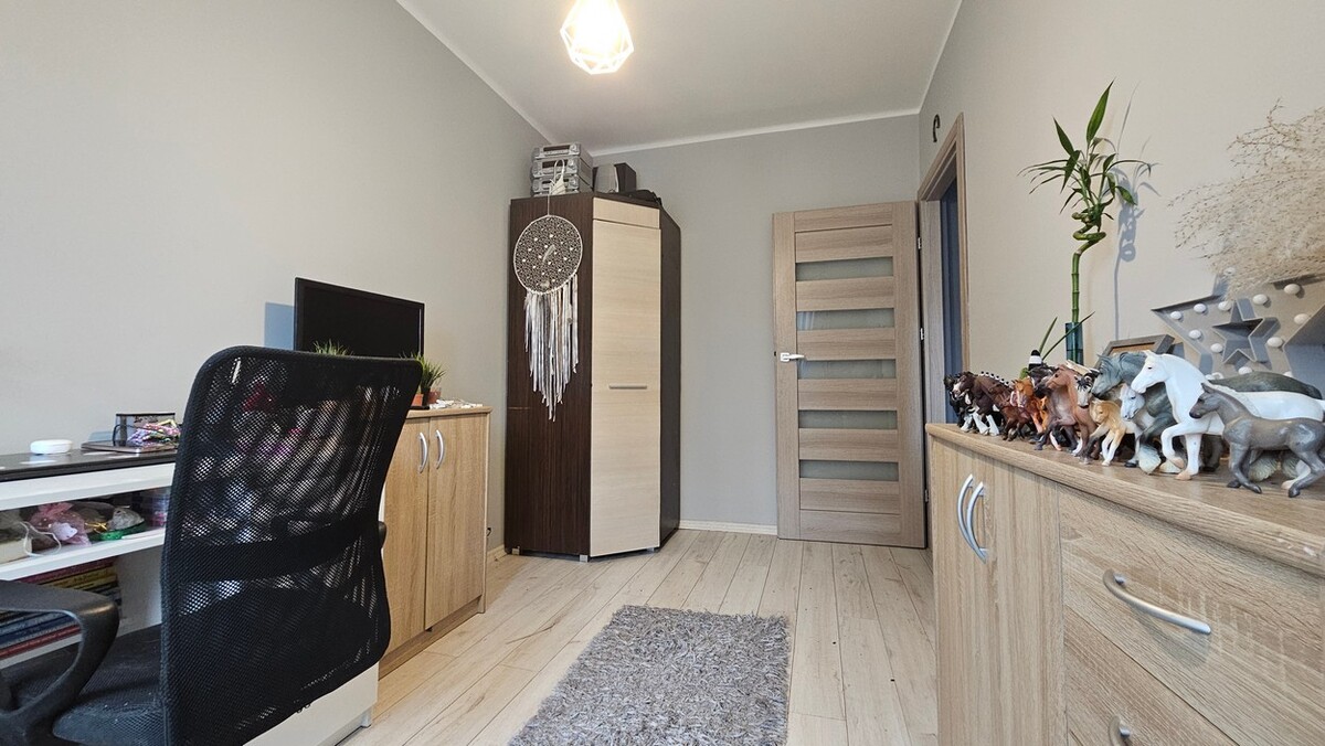 Elbląg BIURO NIERUCHOMOŚCISZULC& SZULCPowierzchnia mieszkania: 59 m2Garaż: 18 m2Ogródek: ok 100 m2Mieszkanie na