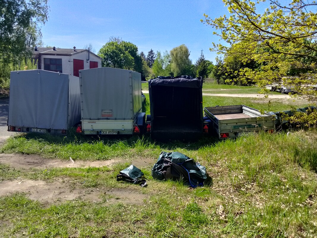 Elbląg sprzedam wynajem przyczepek i lawet wszytko kat b rozne gabaryty mniejsze wieksze posiadmy pasy transportowe w