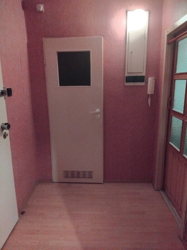 Elbląg Sprzedam Kawalerkę 34m2 z zabudowanym dużym balkonem. Okna PVC. Do lokalu przynależy piwnica