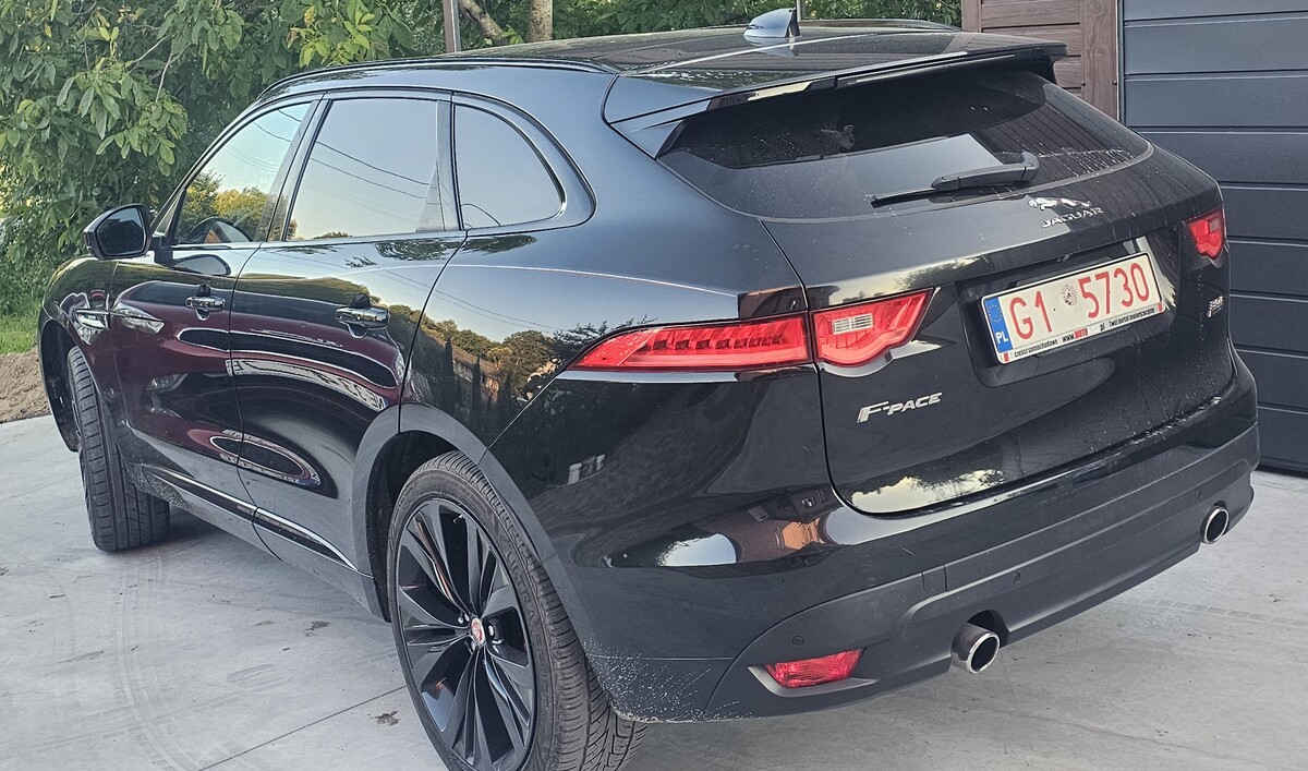 Elbląg Sprzedam mojego prywatnego Jaguara F-Pace w wersji R-Sport AWD z 2018 roku. Jest to elegancki SUV w kolorze
