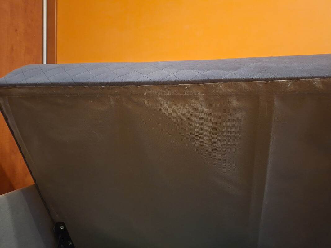 Elbląg Sprzedam tapczan na sprężynach. Stan bdb. Cały sprawny. Ma 2 lata, mało użytkowany bo syn wyjechał na studia.