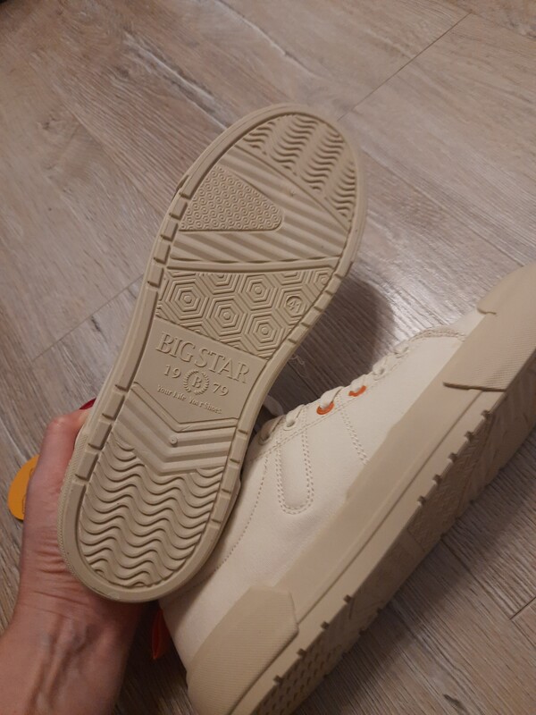 Elbląg Sprzedam świetne sneekersy Big Star 
rozm.41,wg producenta wkładka 26 cm. 
Bardzo wygodna wkładka. 
Nowe z