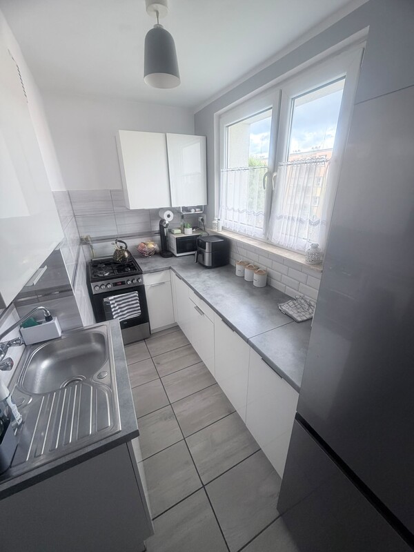 Elbląg Na sprzedaż 2 -pokojowe mieszkanie własnościowe o powierzchni 42,16 m², położone przy ul. Bażyńskiego w