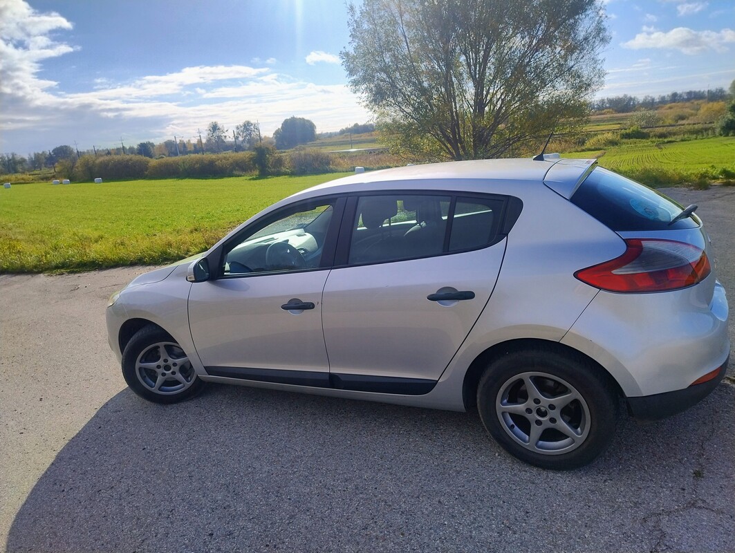 Elbląg Sprzedam renault Megane 1.5 DCi, rok 2010.Samochód w naszym użytkowaniu 6sty rok. 
Wyposażenie:
Elektryczne