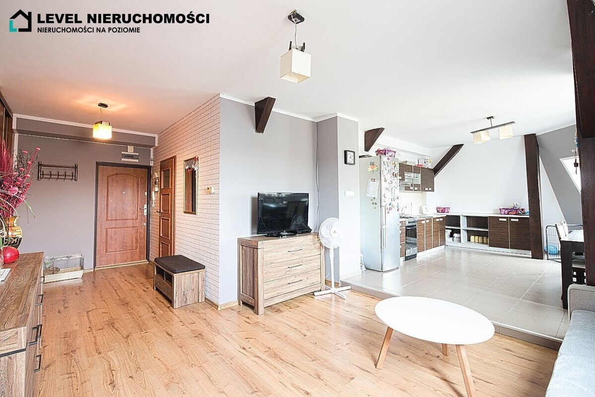 Elbląg LEVEL NIERUCHOMOŚCI  Trzypokojowe mieszkanie przy starówceul. Królewiecka  NIERUCHOMOŚCI NA POZIOMIE