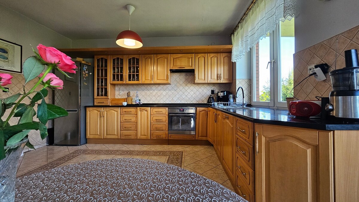 Elbląg BIURO NIERUCHOMOŚCISZULC& SZULCPowierzchnia domu: 320 m2Powierzchnia działki: 472 m2Dom w Elblągu przy ul.