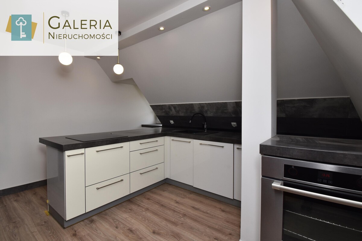 Elbląg GALERIA NIERUCHOMOŚCIZ pasji i miłości do nieruchomościNa sprzedaż: Dwupoziomowe mieszkanie z balkonem i