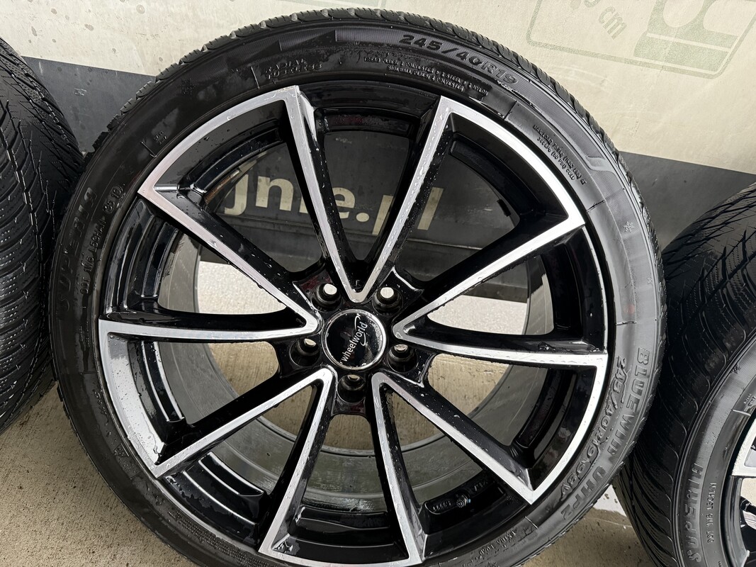 Elbląg Sprzedam Alufelgi z oponami zimowymi 245/40/R19.Rozstaw 5x112.Felgi w dobrym stanie 2 posiadają lekkie ślady