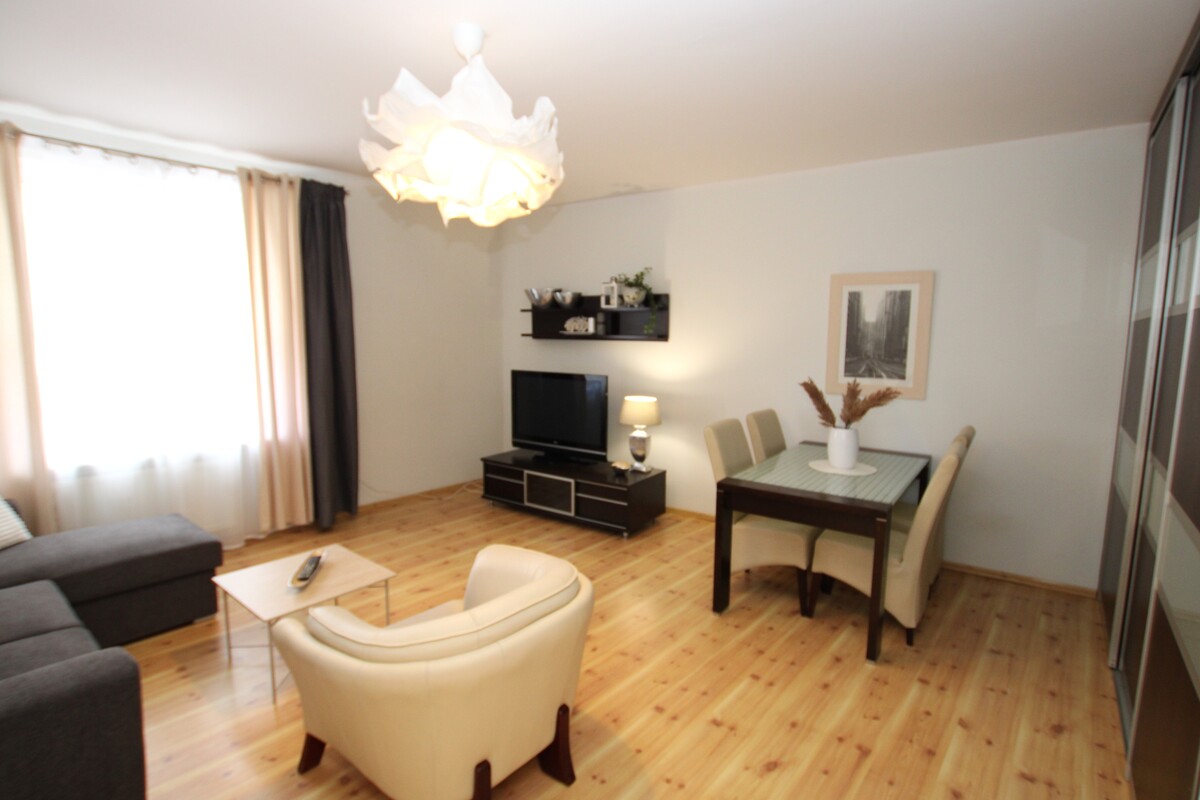 Elbląg NIERUCHOMOŚCI ANNA KRASZEWSKA Mieszkanie 3-pokojowe na Starym Mieście ul. Stary Rynek