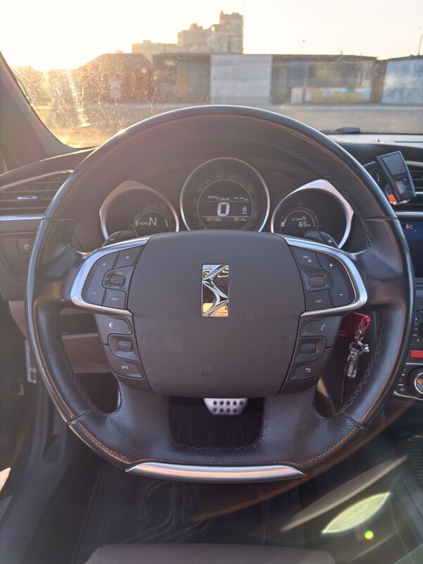 Elbląg Witam, Na sprzedaż mam samochód Citroen DS4 z 2011r. (data pierwszej rejestracji 2012), SoChic w wersji