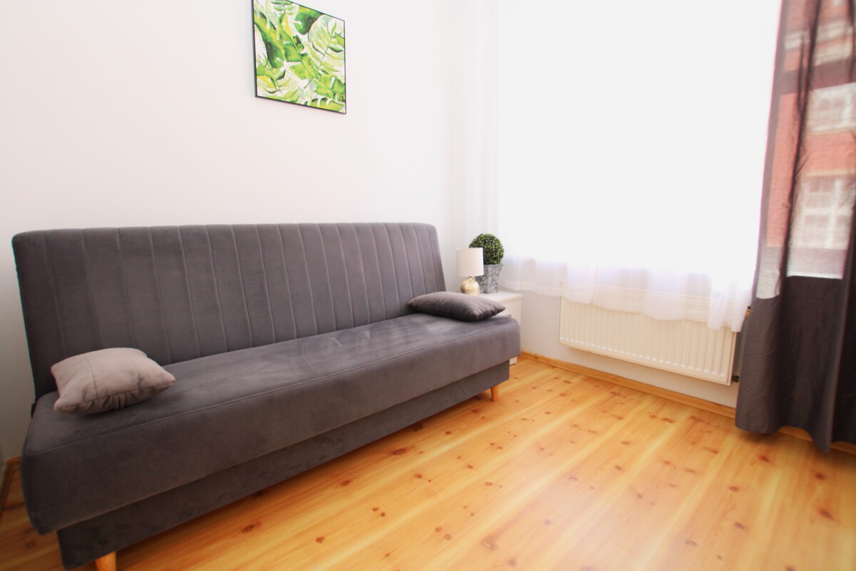 Elbląg NIERUCHOMOŚCI ANNA KRASZEWSKA Mieszkanie 3-pokojowe na Starym Mieście, ok.65 metrów ul. Stary