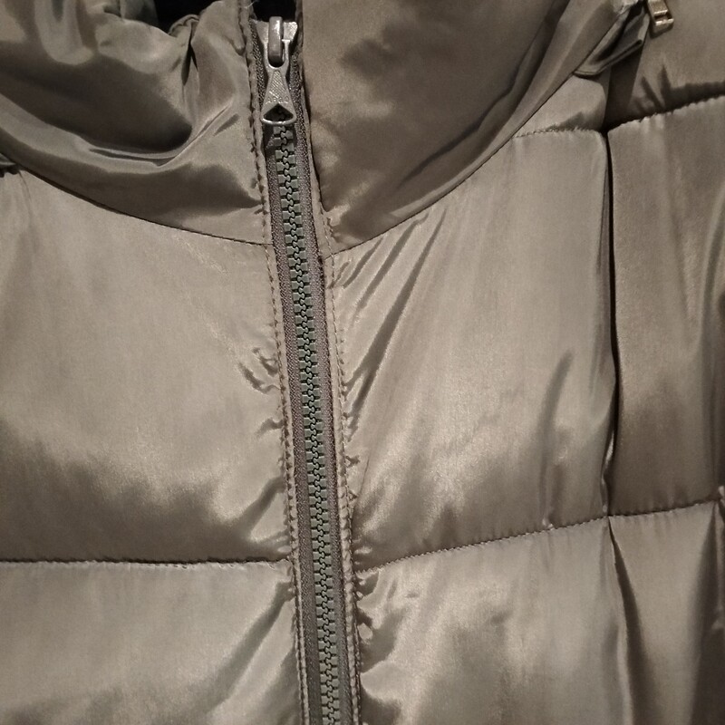 Elbląg Sprzedam zimową kurtkę rozmiar XXL koloru khaki.
Jest to rozmiar 44,dłuższa, ocieplana, kaptur odpinany, stan