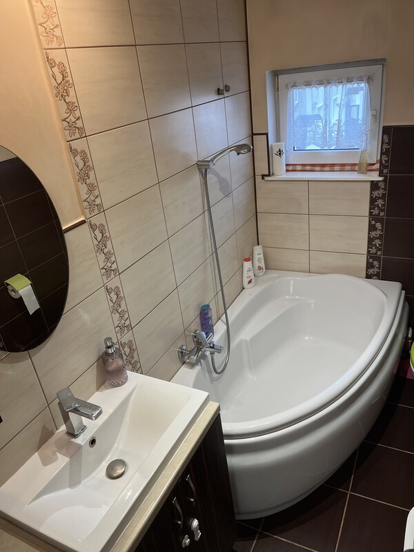 Elbląg Sprzedam 2 pokojowe mieszkanie o powierzchni ok 40m2 położone przy ulicy Wiejskiej w Elblągu.